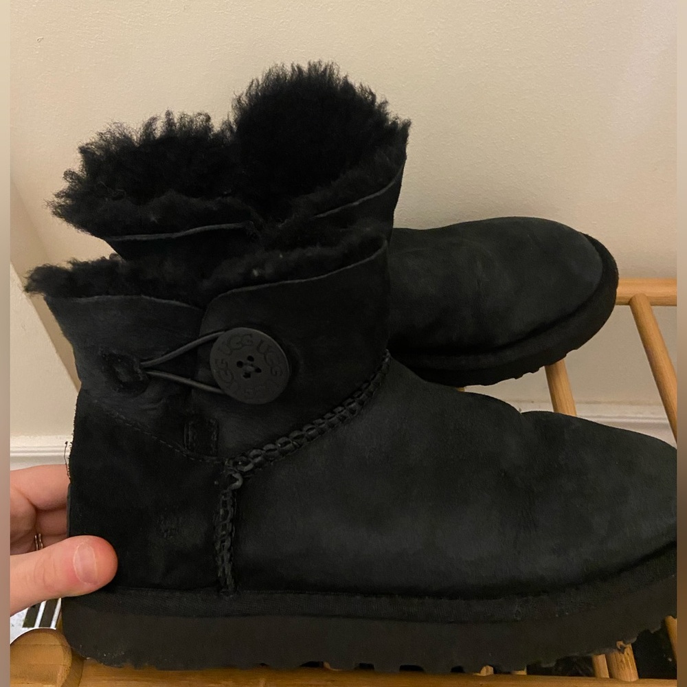 Mini Bailey button uggs